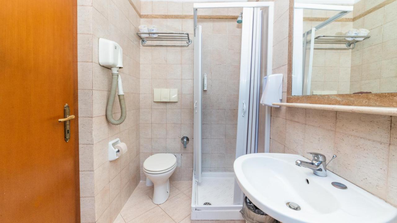 Center 1 Hotell Rom